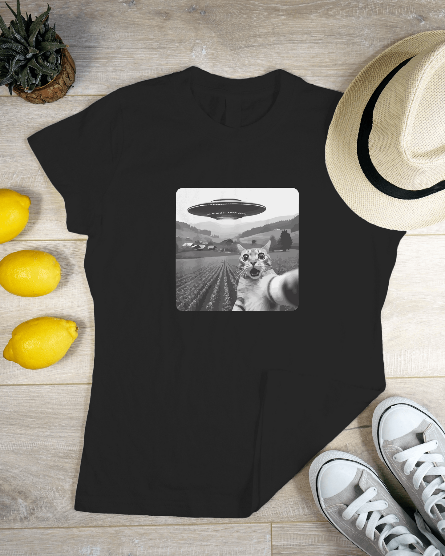 UFO Cat Selfie | T-shirt for Women