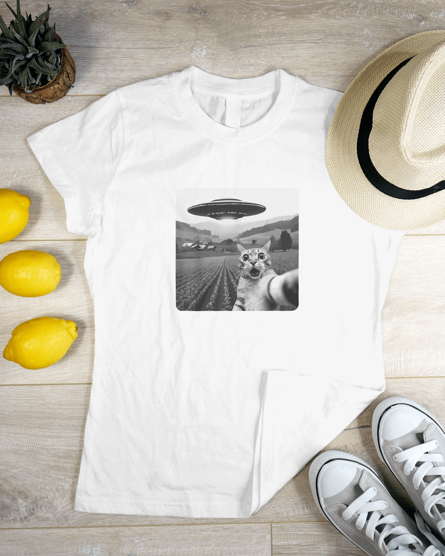 UFO Cat Selfie | T-shirt for Women