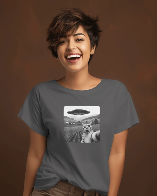 UFO Cat Selfie | T-shirt for Women PrismGasm